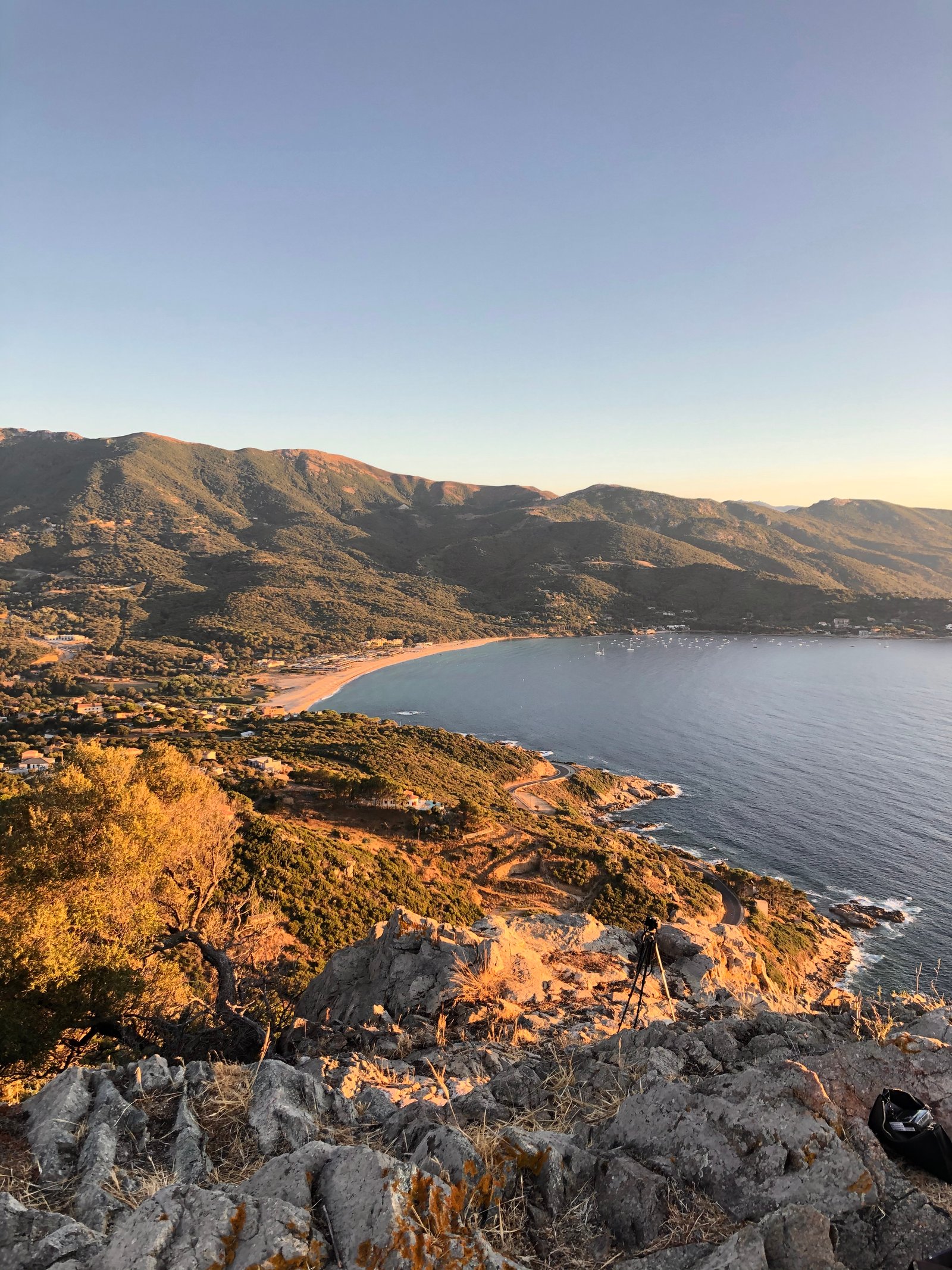 Vue panoramique du golfe de Calcatoggio depuis les hauteurs, Corse-du-Sud