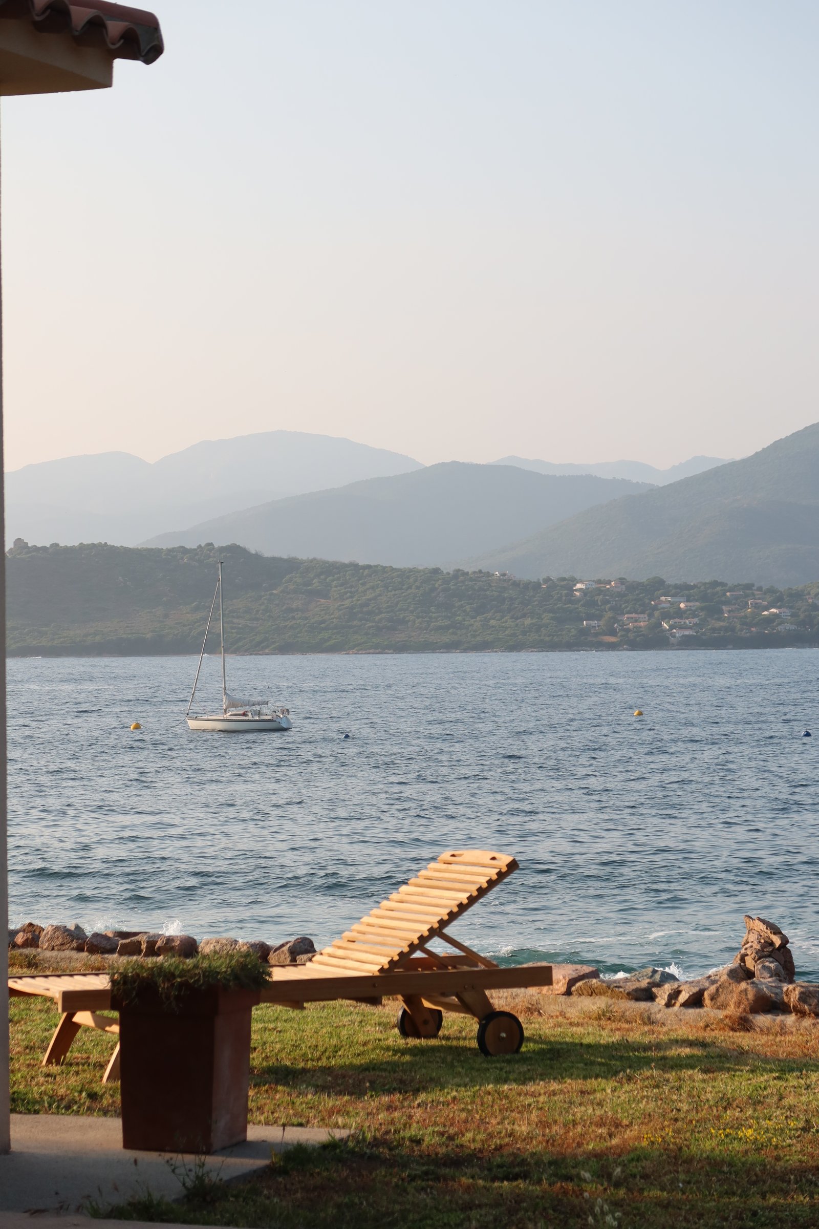 Terrasse avec transats