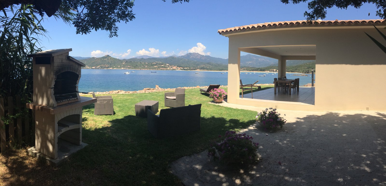 Le jardin et le barbecue