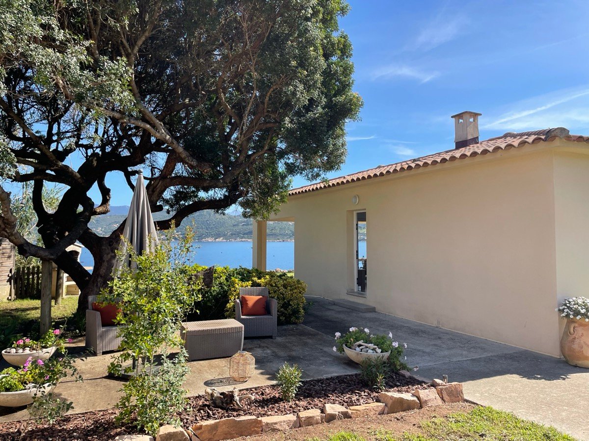 La villa côté jardin